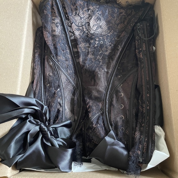 Nocturne Corset, NWT from Thistle and Spire - Picture 7 of 8